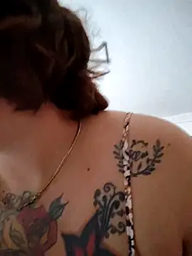 Divine Pouvoir online show from February 7, 8:01 pm