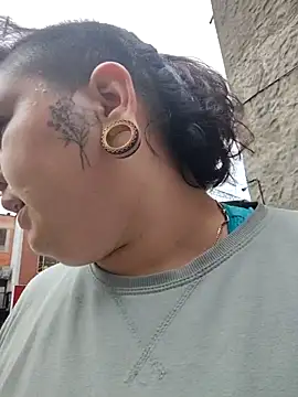 Divine Pouvoir online show from February 25, 8:07 pm