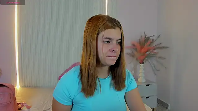 VivianOwen9 online show from March 13, 12:45 pm