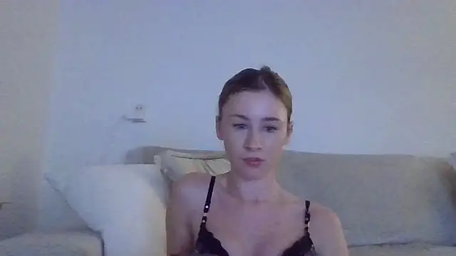 Snapshot of xxQueenxx chatting on December 15, 7:18 pm xxQueenxx online show from December 15, 7:18 pm