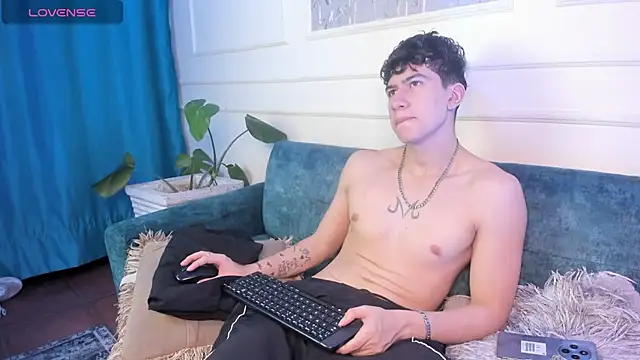 Criss Adams online show from March 15, 2:28 am