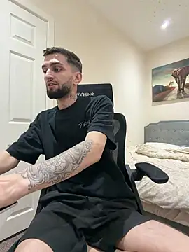 Juliann69Ramiro online show from March 10, 7:41 pm