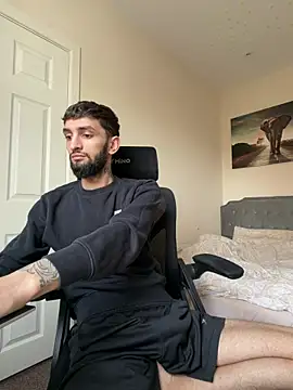 Juliann69Ramiro online show from April 3, 4:49 pm