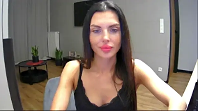 Snapshot of Addisonadore chatting on June 11, 12:32 am Addisonadore online show from June 11, 12:32 am