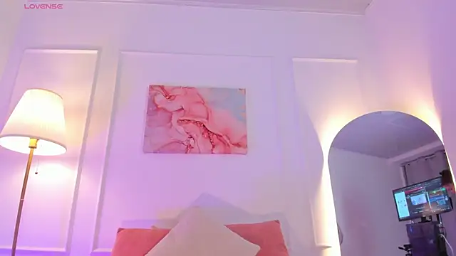 Amelia Saenz  online show from May 26, 7:54 pm