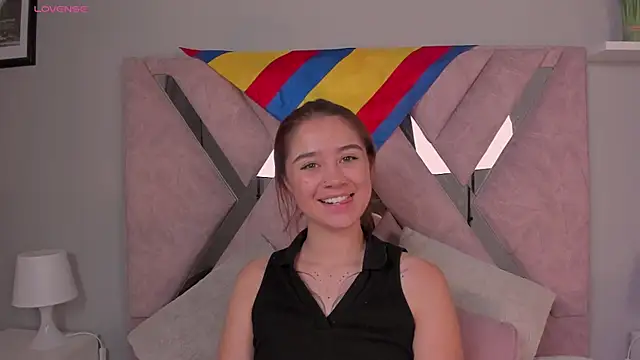 Amelia Saenz  online show from June 20, 1:36 pm