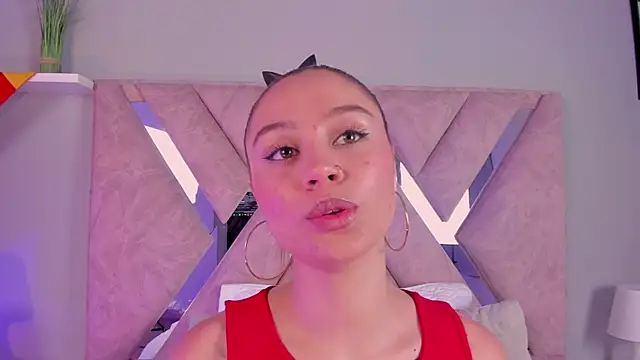 Amelia Saenz  online show from July 14, 3:07 pm