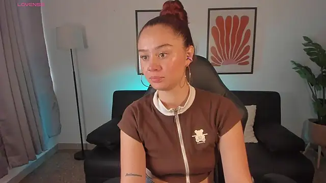 Amelia Saenz  online show from July 23, 3:32 pm