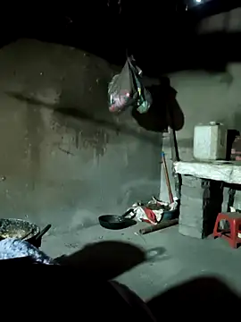 Snapshot of maykimloc chatting on December 15, 10:08 am maykimloc online show from December 15, 10:08 am