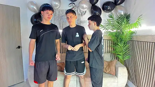 Snapshot of Just4life242 chatting on December 13, 9:31 pm Just4life242 online show from December 13, 9:31 pm