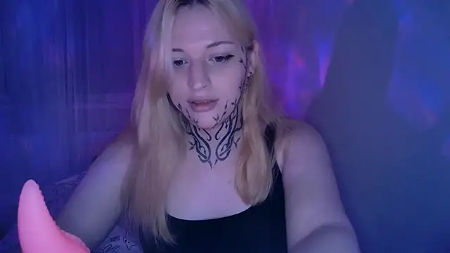 Snapshot of AlexaLaRose2 chatting on December 14, 9:19 pm AlexaLaRose2 online show from December 14, 9:19 pm