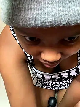 Snapshot of AshleyDesire chatting on December 17, 11:27 am AshleyDesire online show from December 17, 11:27 am