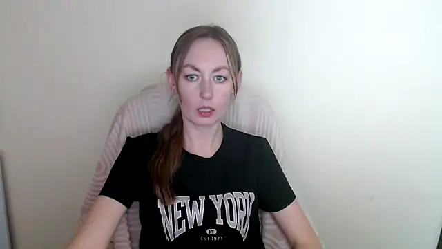 LiaSeass  online show from May 3, 1:17 pm