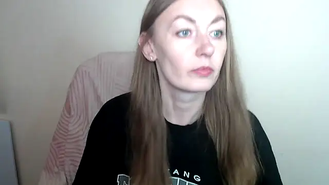 Snapshot of LiaSeass_ chatting on May 10, 11:59 am LiaSeass online show from May 10, 11:59 am