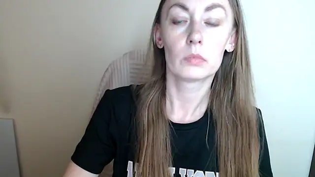 Snapshot of LiaSeass_ chatting on June 10, 12:15 pm LiaSeass online show from June 10, 12:15 pm
