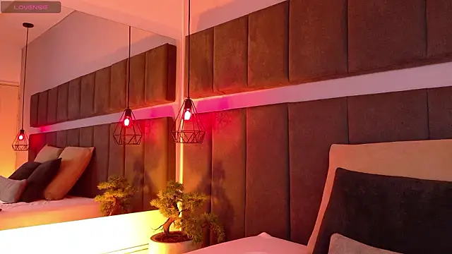 luna blannco online show from February 19, 4:58 pm