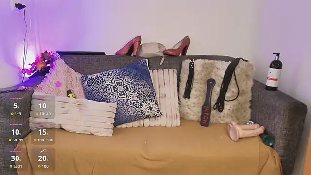 Laura hotmilf online show from March 14, 12:32 pm