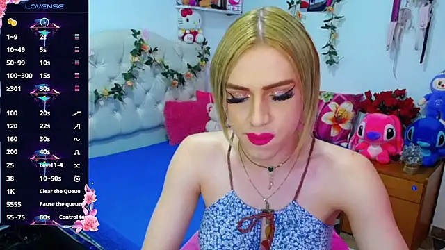 Snapshot of golden_girl01 chatting on December 21, 7:43 pm golden girl01 online show from December 21, 7:43 pm