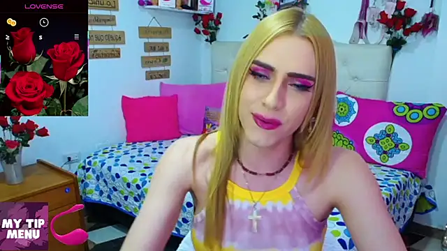 Snapshot of golden_girl01 chatting on March 6, 8:49 pm golden girl01 online show from March 6, 8:49 pm