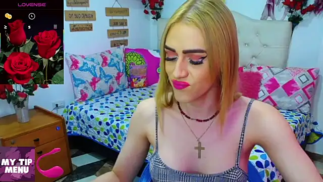 Snapshot of golden_girl01 chatting on March 8, 6:12 pm golden girl01 online show from March 8, 6:12 pm