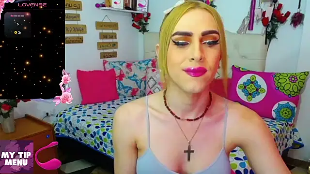 Snapshot of golden_girl01 chatting on March 13, 6:14 pm golden girl01 online show from March 13, 6:14 pm