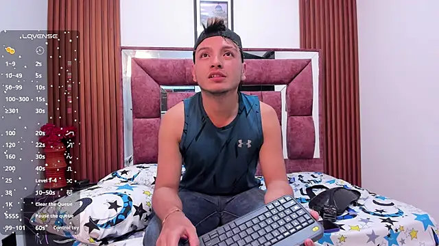 Snapshot of thiago_duval chatting on December 17, 2:06 am thiago duval online show from December 17, 2:06 am