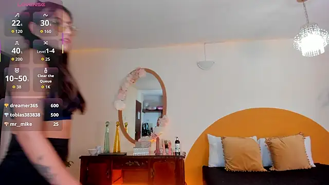 liaa moretti  online show from February 3, 7:30 pm