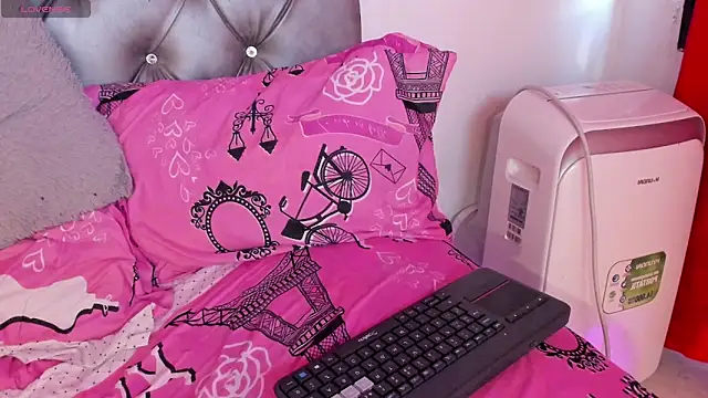 RossieCooper online show from March 11, 6:47 pm