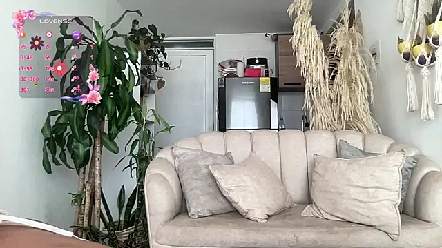 Snapshot of isa_fox_23 chatting on May 19, 7:31 pm isa fox 23 online show from May 19, 7:31 pm