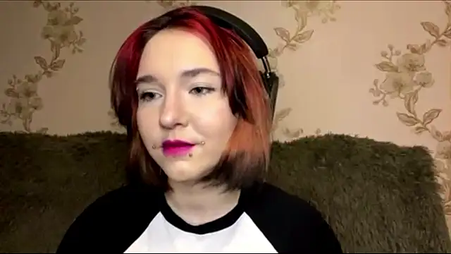 EmilyVeiro online show from March 7, 5:43 pm