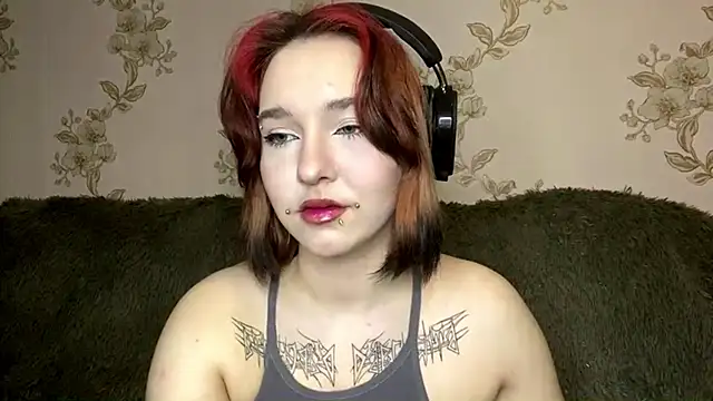 EmilyVeiro online show from March 11, 5:19 pm