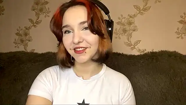 EmilyVeiro online show from March 18, 5:27 pm