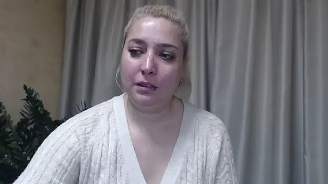 Snapshot of sweetpussy13 chatting on November 5, 7:30 am sweetpussy13 online show from November 5, 7:30 am