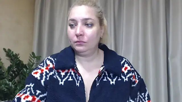 Snapshot of sweetpussy13 chatting on December 16, 6:07 am sweetpussy13 online show from December 16, 6:07 am