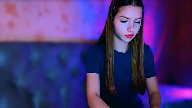 BitterPeach online show from March 7, 5:32 pm