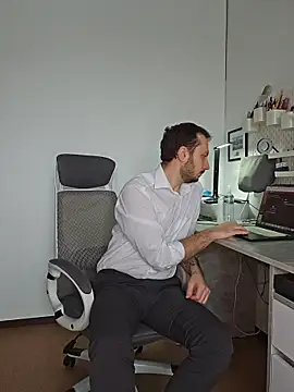 Lovebackground online show from February 26, 8:24 am