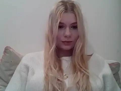 Snapshot of GeorginaLovely chatting on December 17, 3:40 pm GeorginaLovely online show from December 17, 3:40 pm