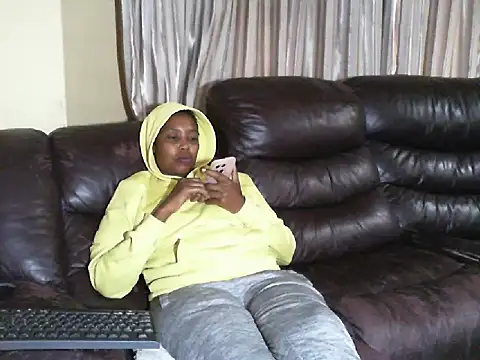 Caramel-goddess18 online show from March 9, 7:01 am