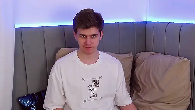 Snapshot of NickJohnas chatting on December 19, 9:16 am NickJohnas online show from December 19, 9:16 am