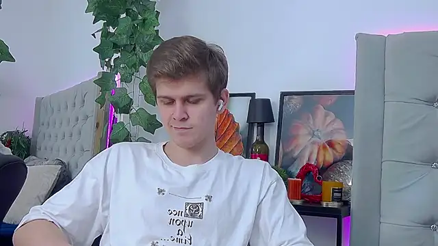 NickJohnas online show from February 4, 12:33 pm