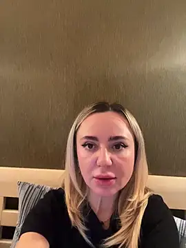 Snapshot of Arina_g chatting on December 17, 9:43 pm Arina g online show from December 17, 9:43 pm