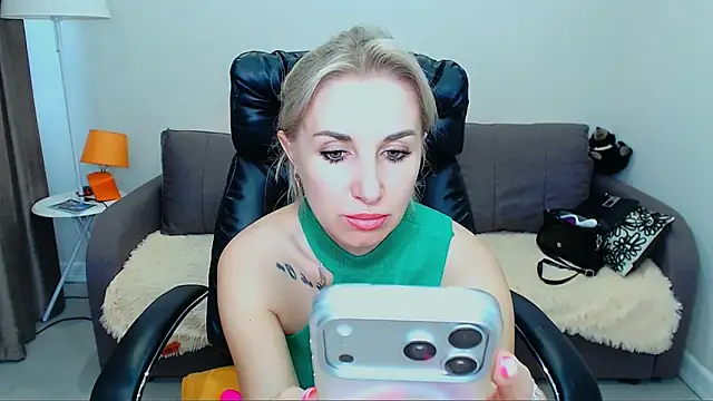 Hanna--Sweet online show from June 16, 10:51 am