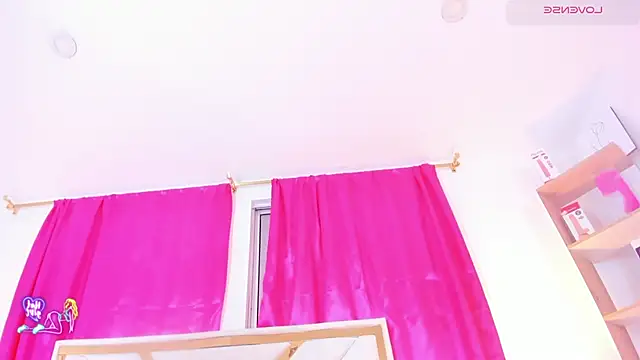 Snapshot of Silvanna-Casstro chatting on July 28, 4:39 pm Silvanna-Casstro online show from July 28, 4:39 pm