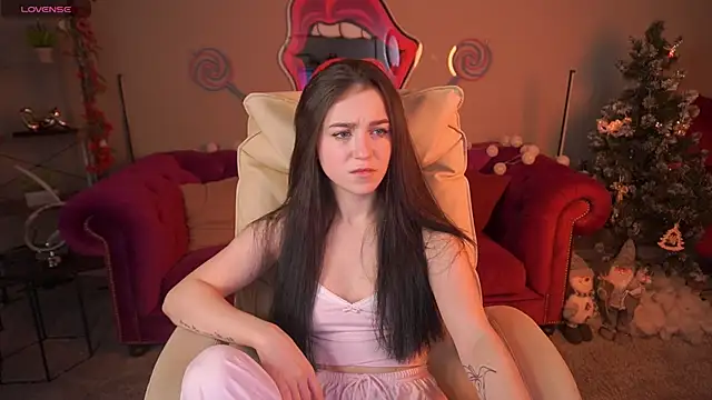 Snapshot of OliviaDesire chatting on December 18, 9:43 pm OliviaDesire online show from December 18, 9:43 pm