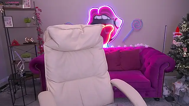 OliviaDesire online show from January 9, 3:48 pm