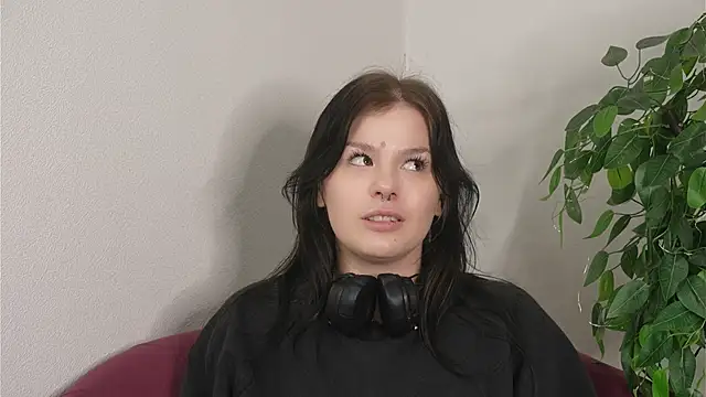 Snapshot of LesleyManire chatting on December 17, 10:54 am LesleyManire online show from December 17, 10:54 am