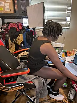 YourLittleBoyfriend online show from March 17, 4:10 pm