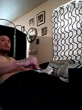 Snapshot of sexywhitedick@xh chatting on January 12, 6:57 pm sexywhitedickxh online show from January 12, 6:57 pm