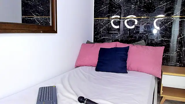 keyla knowles online show from February 3, 10:04 pm