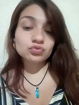 Snapshot of evelin__C chatting on December 14, 1:44 am evelin C online show from December 14, 1:44 am